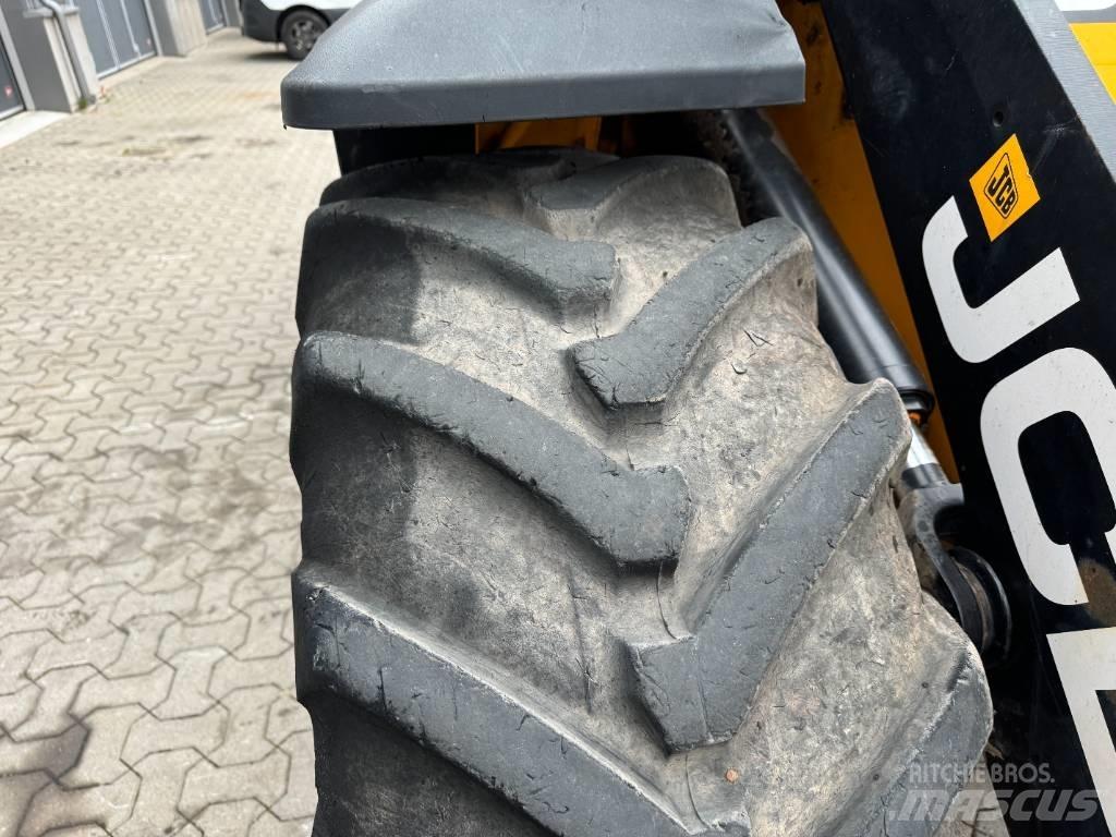 JCB 411 HT Pale gommate