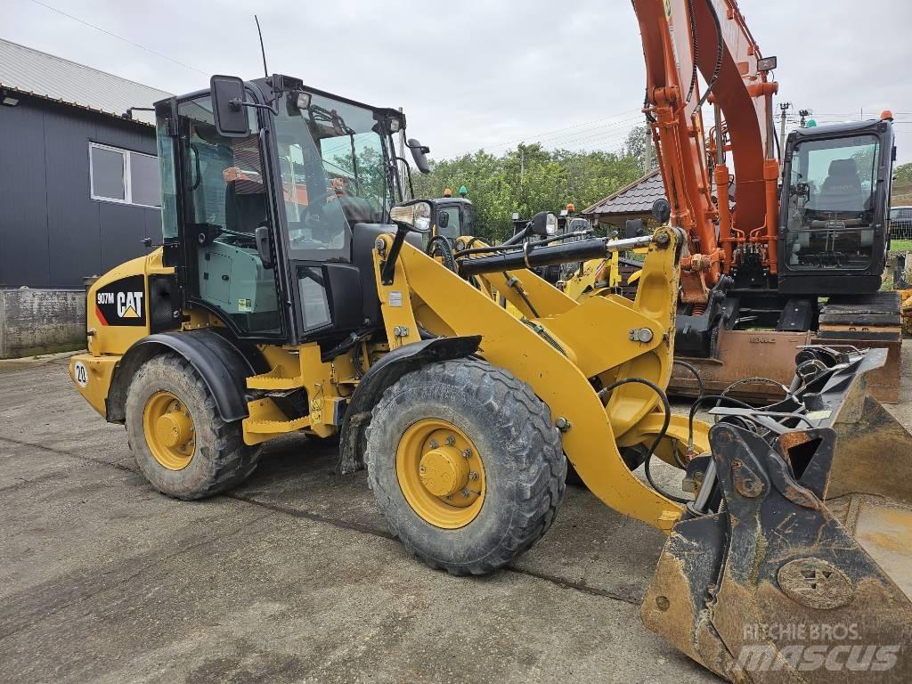 CAT 907M Pale gommate