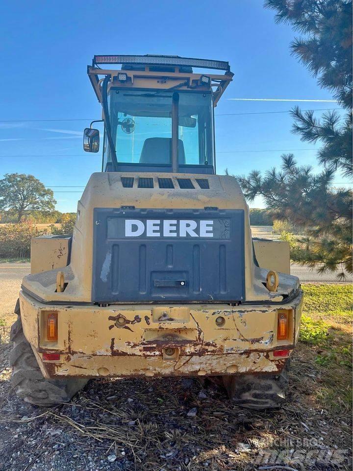 John Deere 324H Pale gommate