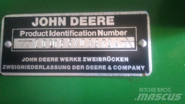 John Deere 1065 Mietitrebbiatrici