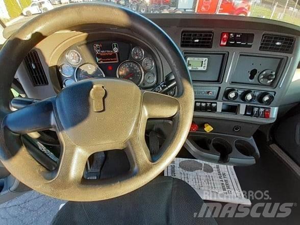 Kenworth T680 Motrici e Trattori Stradali