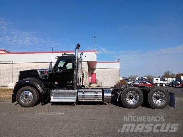 Kenworth W990 Motrici e Trattori Stradali