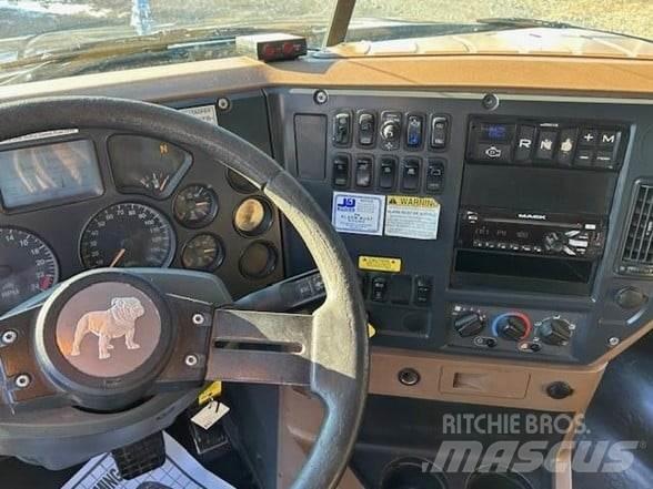 Mack GRANITE GU713 Camion ribaltabili