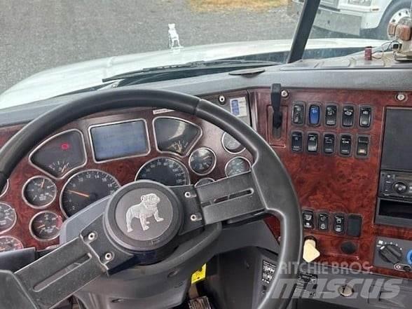 Mack GRANITE GU813 Camion dei rifiuti