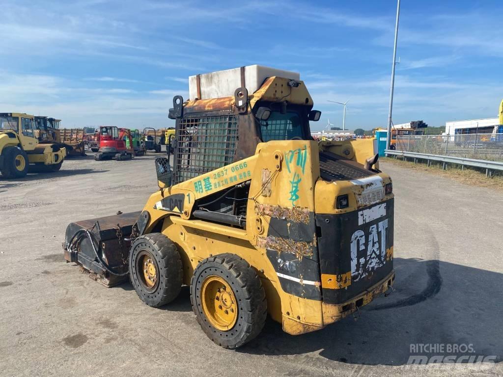 CAT 246 Mini Pale Gommate