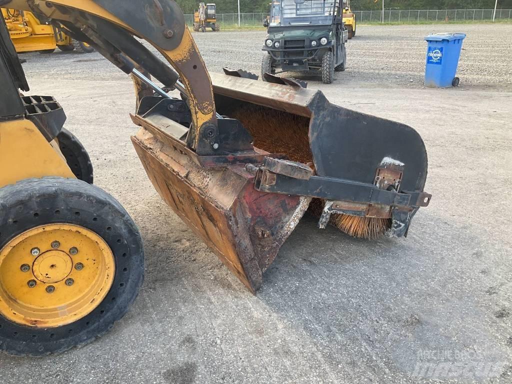 CAT 246 Mini Pale Gommate