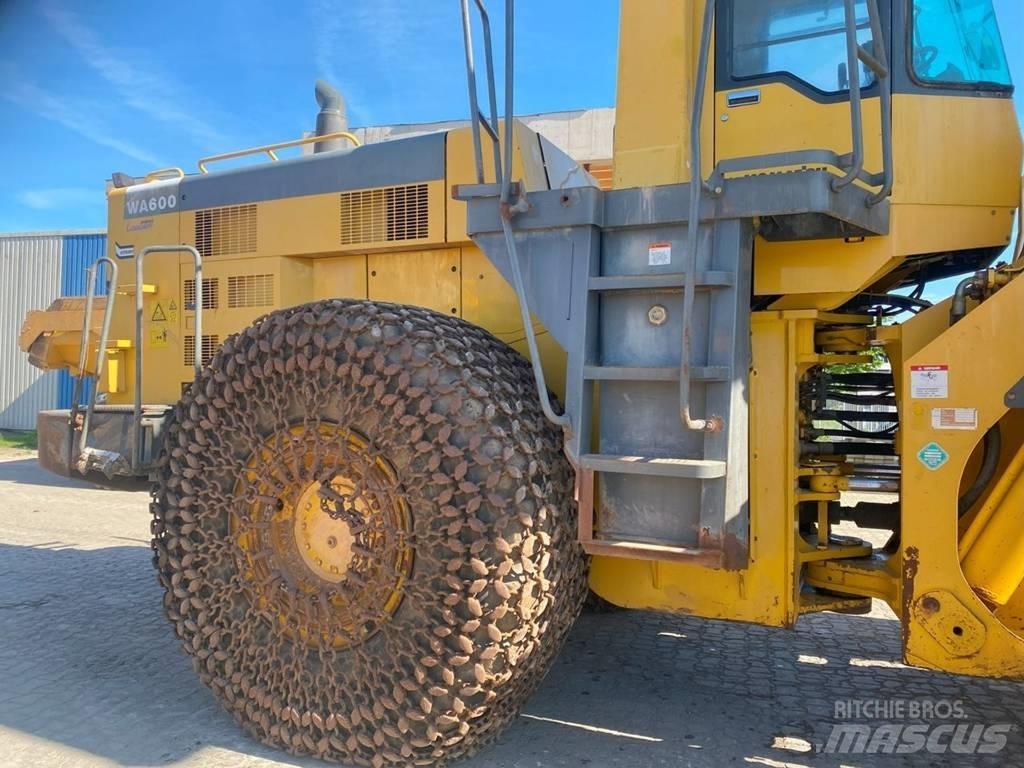 Komatsu WA 600-3 Pale gommate