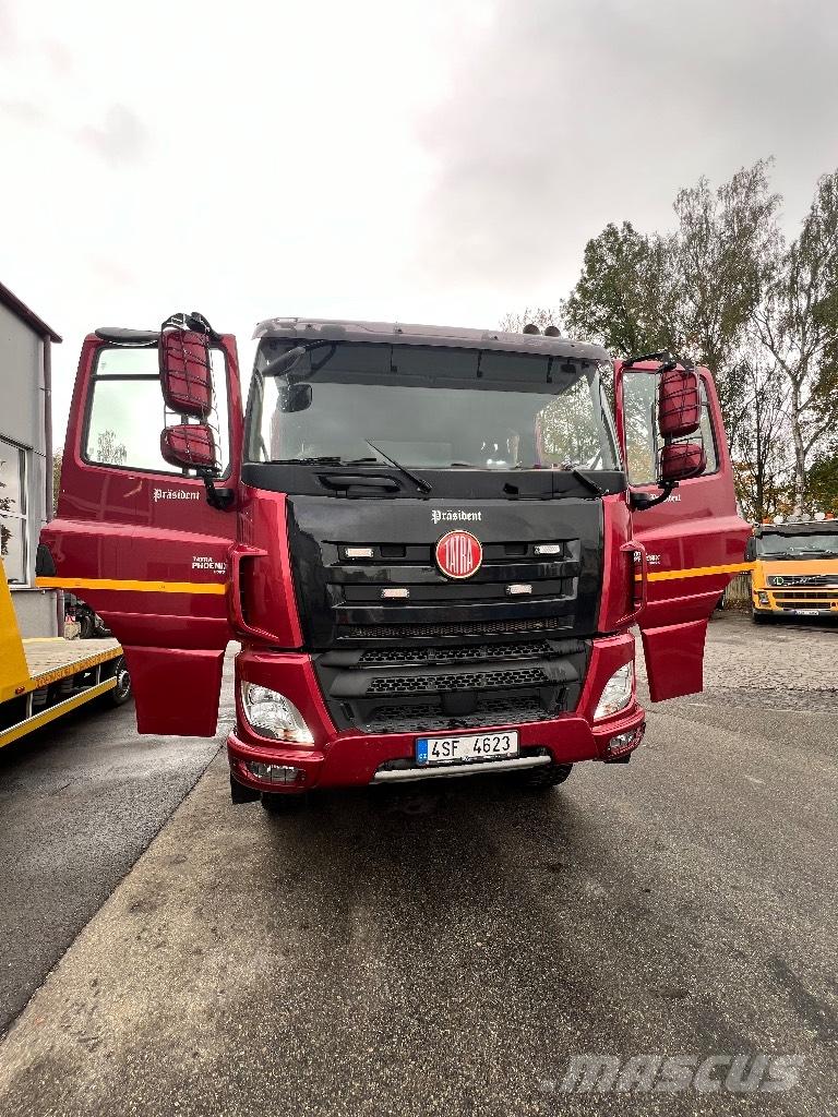 Tatra T158 Camion con sponde ribaltabili
