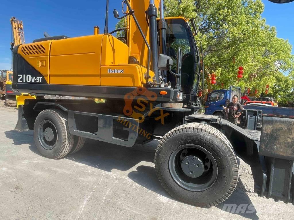 Hyundai R210W Escavatori gommati