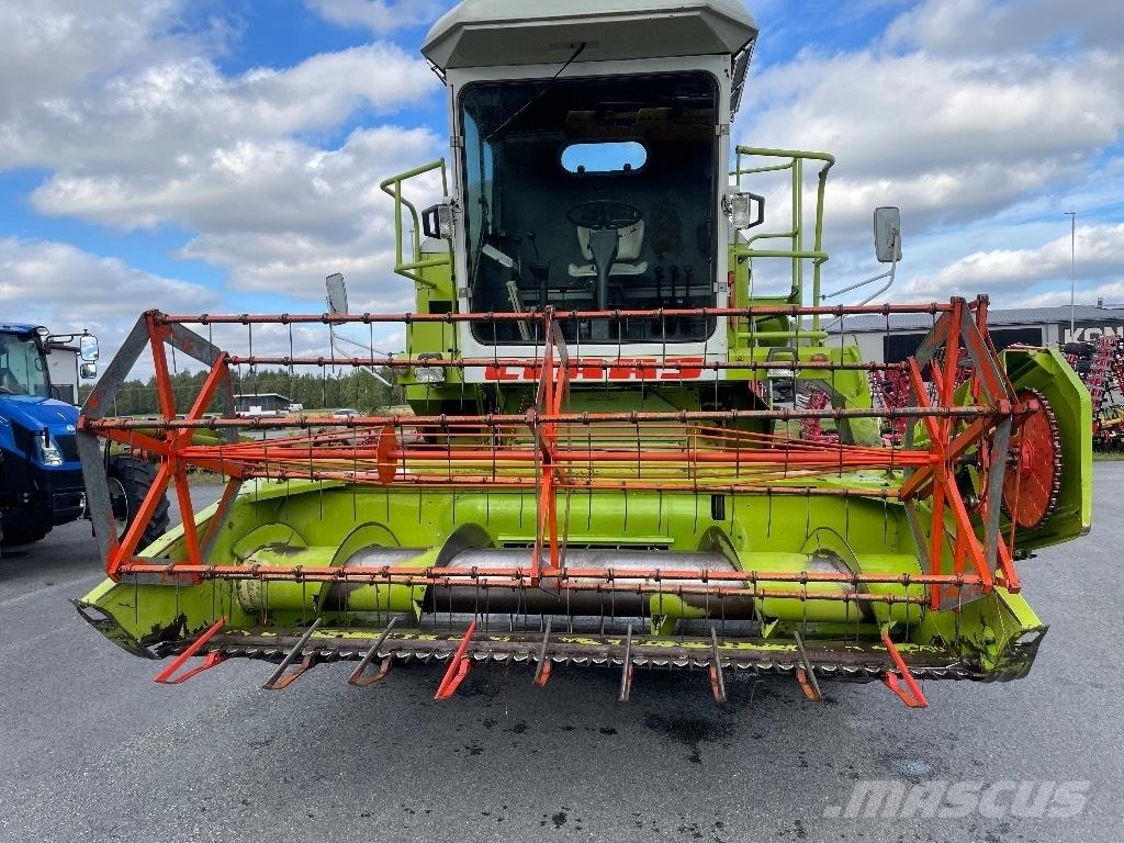 CLAAS Dominator 48 Mietitrebbiatrici