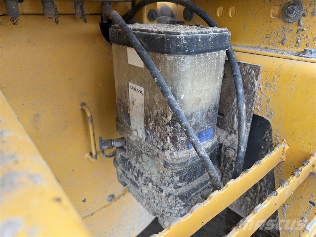 Volvo L120F Pale gommate