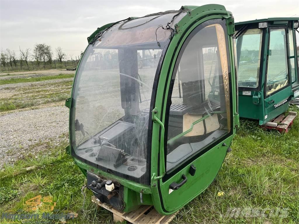 John Deere 1470E Cabine e interni