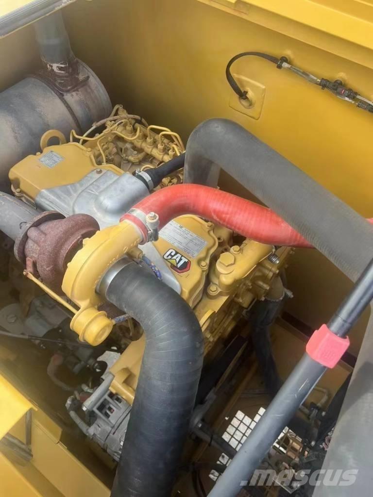 CAT 320 Escavatori cingolati