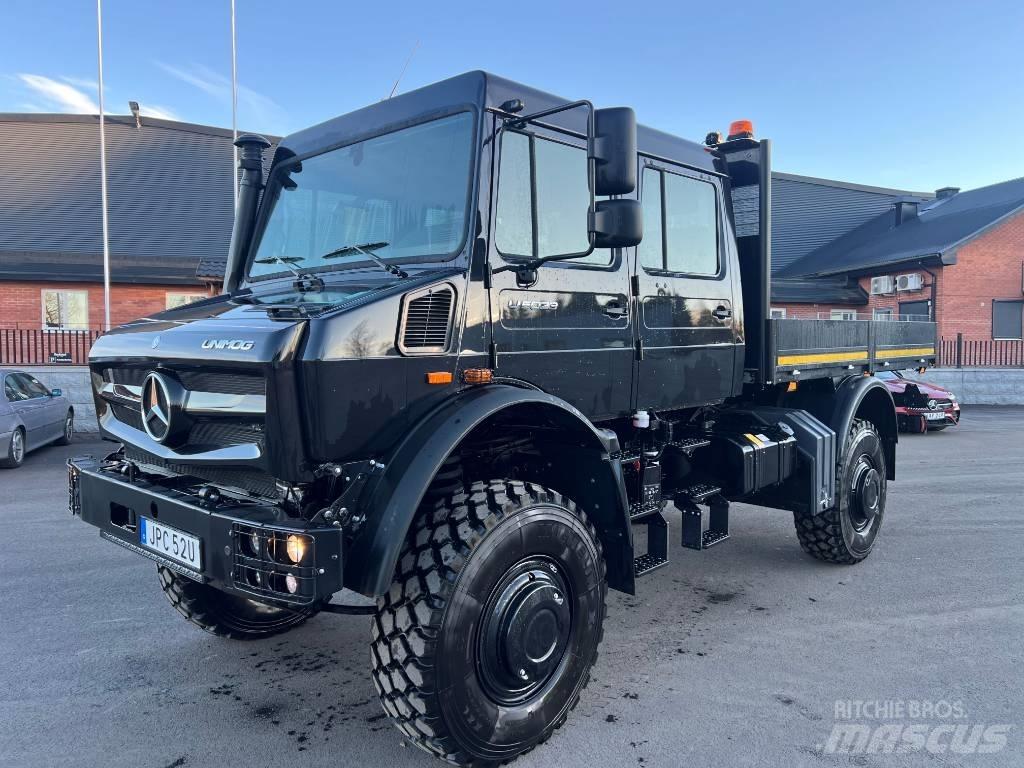 Mercedes-Benz Unimog Camion con sponde ribaltabili