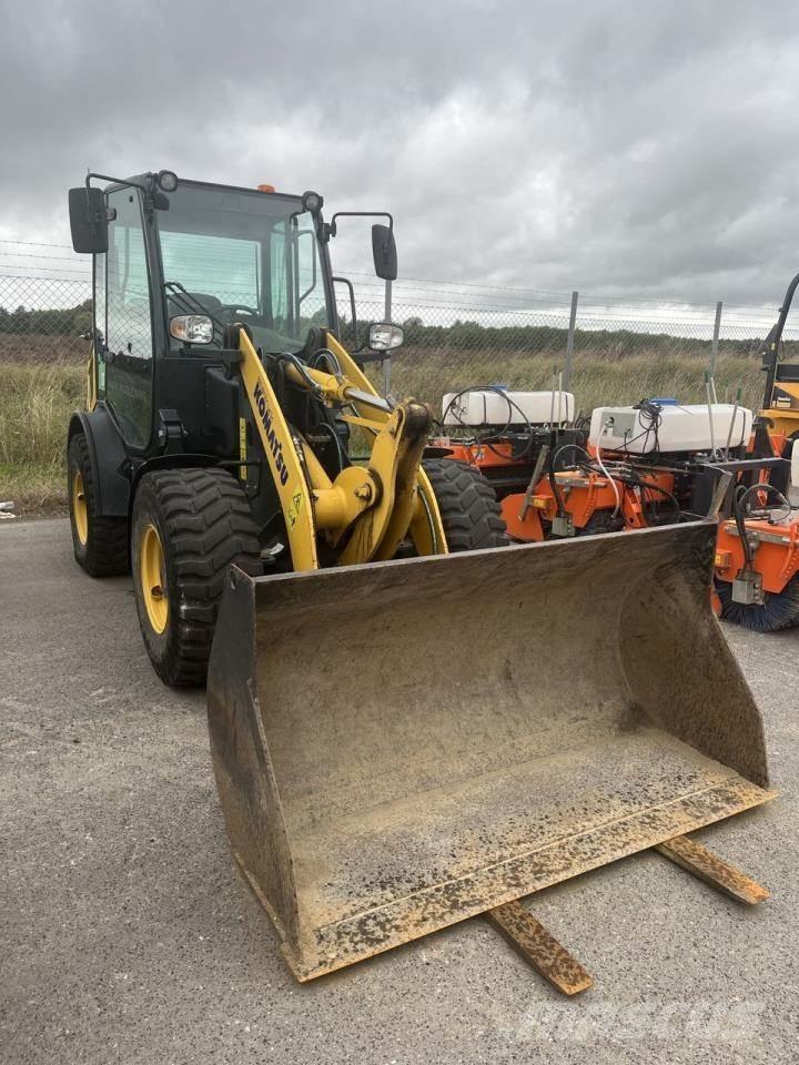 Komatsu WA70M-8EO Pale multiuso