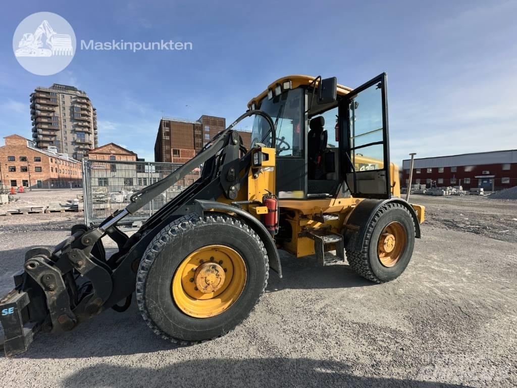 JCB 412 S Pale gommate