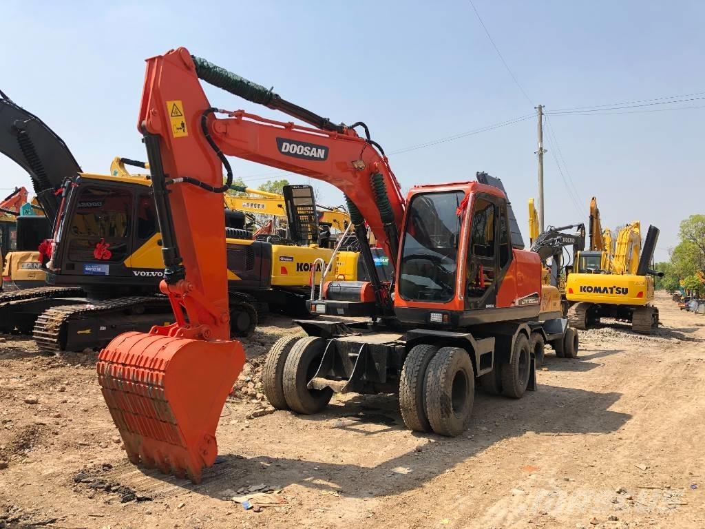 Doosan DX150W Escavatori gommati