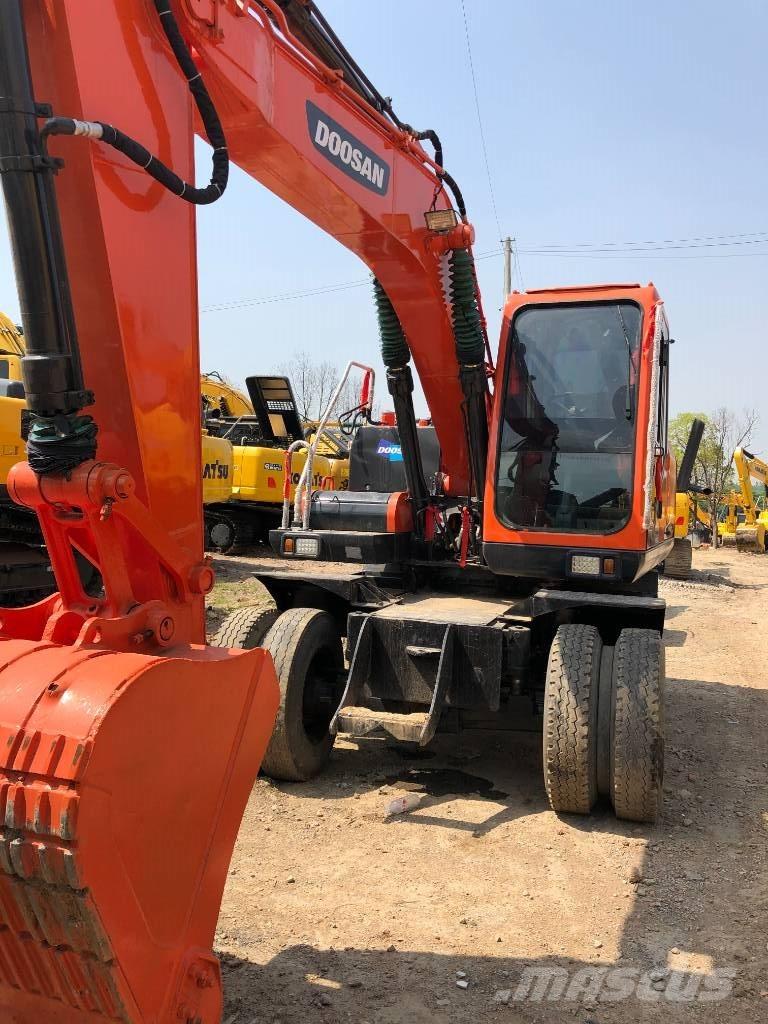 Doosan DX150W Escavatori gommati