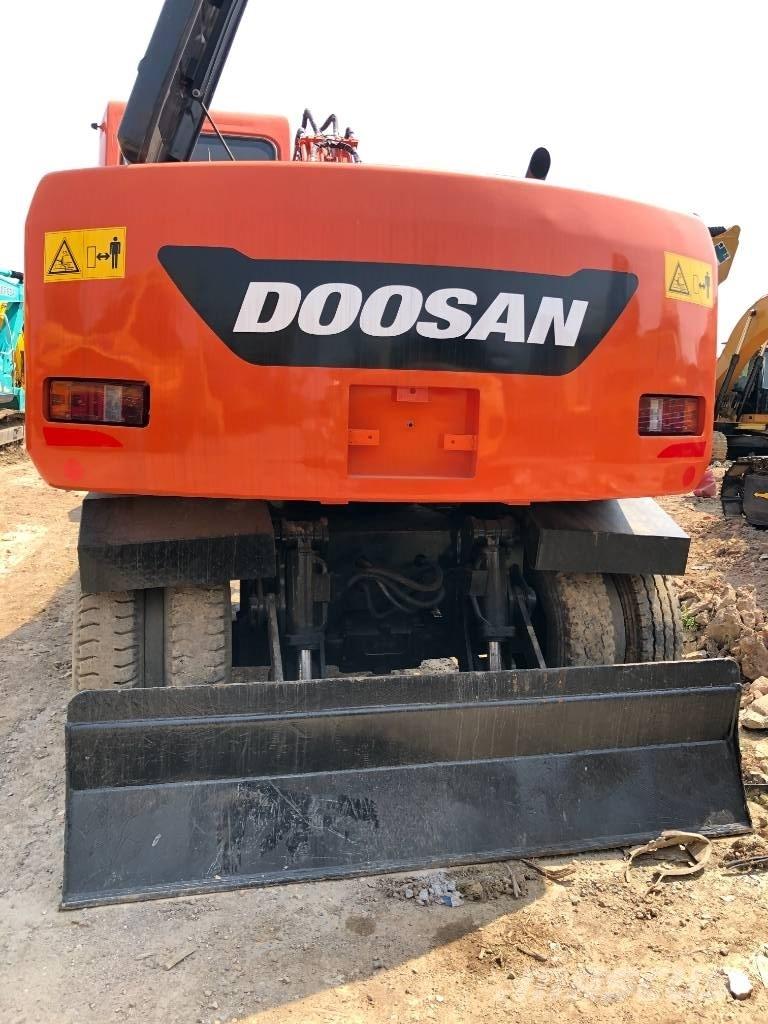 Doosan DX150W Escavatori gommati