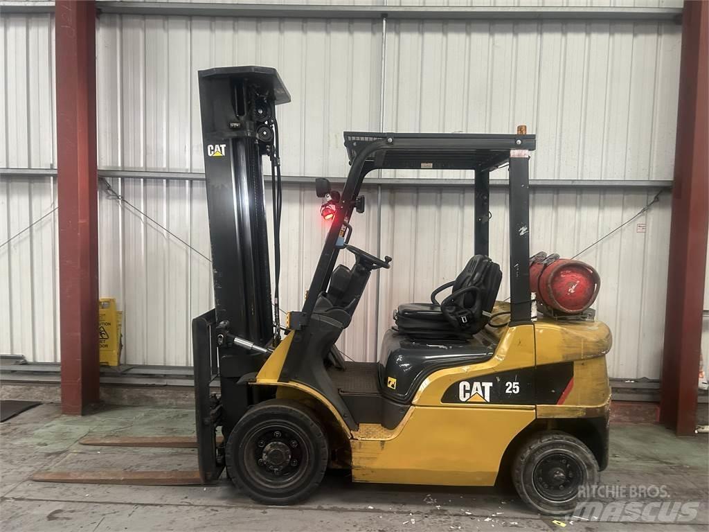 CAT GP25NT Carrelli elevatori GPL