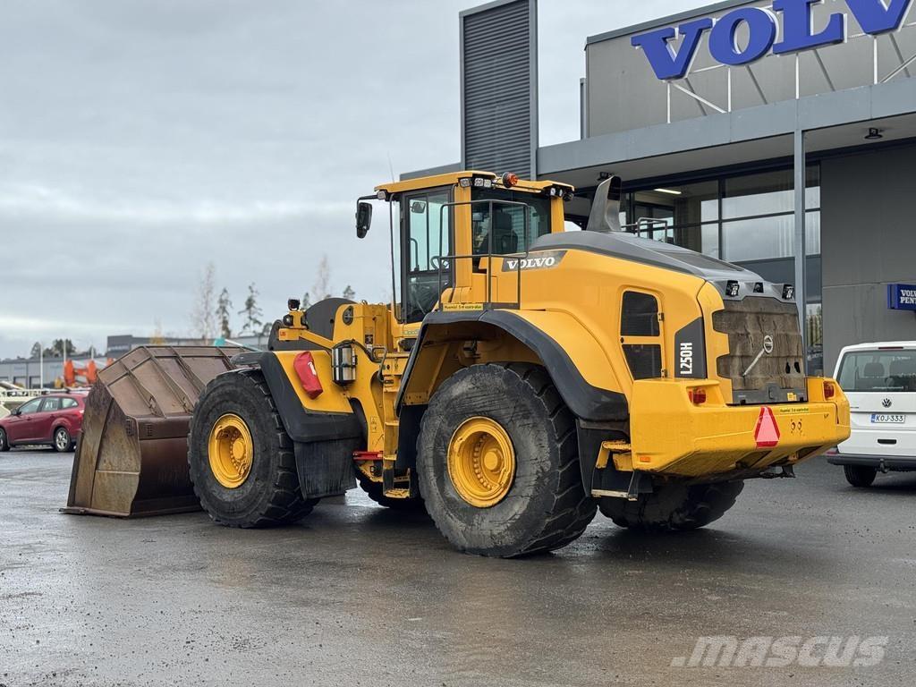 Volvo L250H Pale gommate