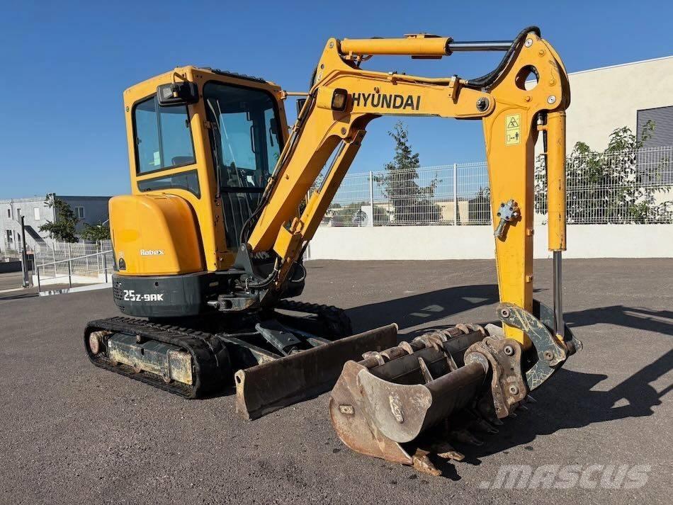 Hyundai R25Z-9 AK Miniescavatori