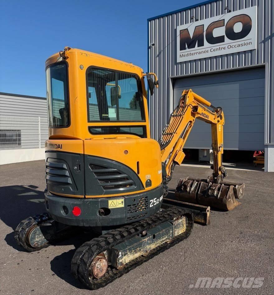 Hyundai R25Z-9 AK Miniescavatori