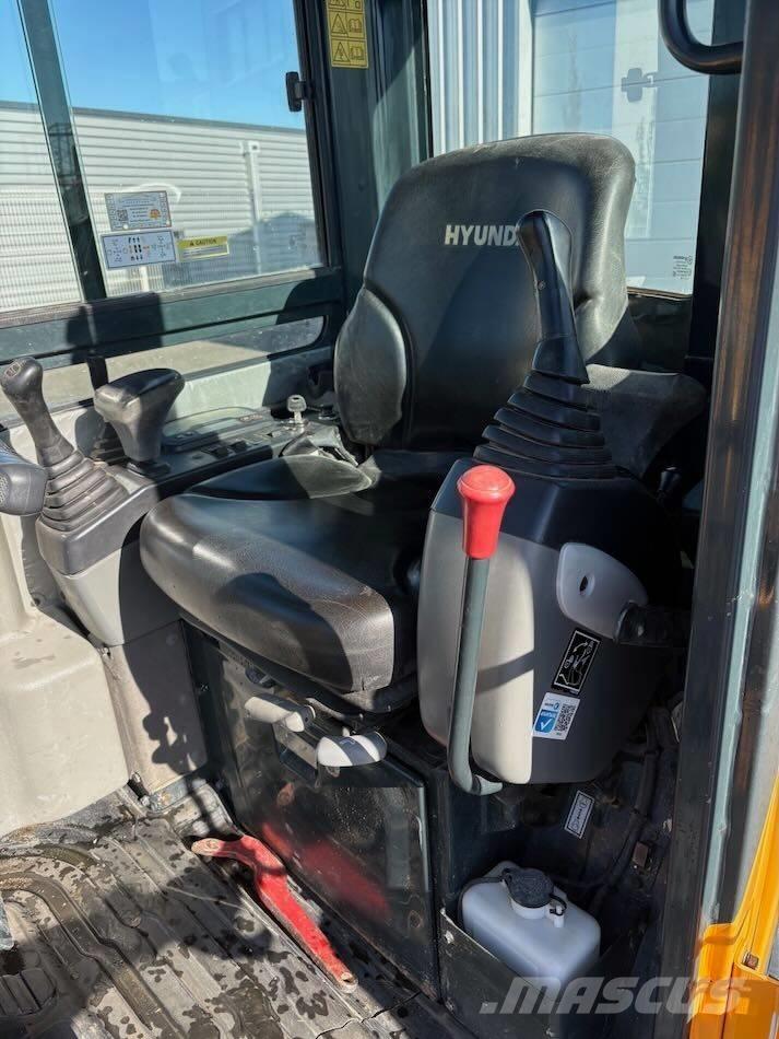 Hyundai R25Z-9 AK Miniescavatori