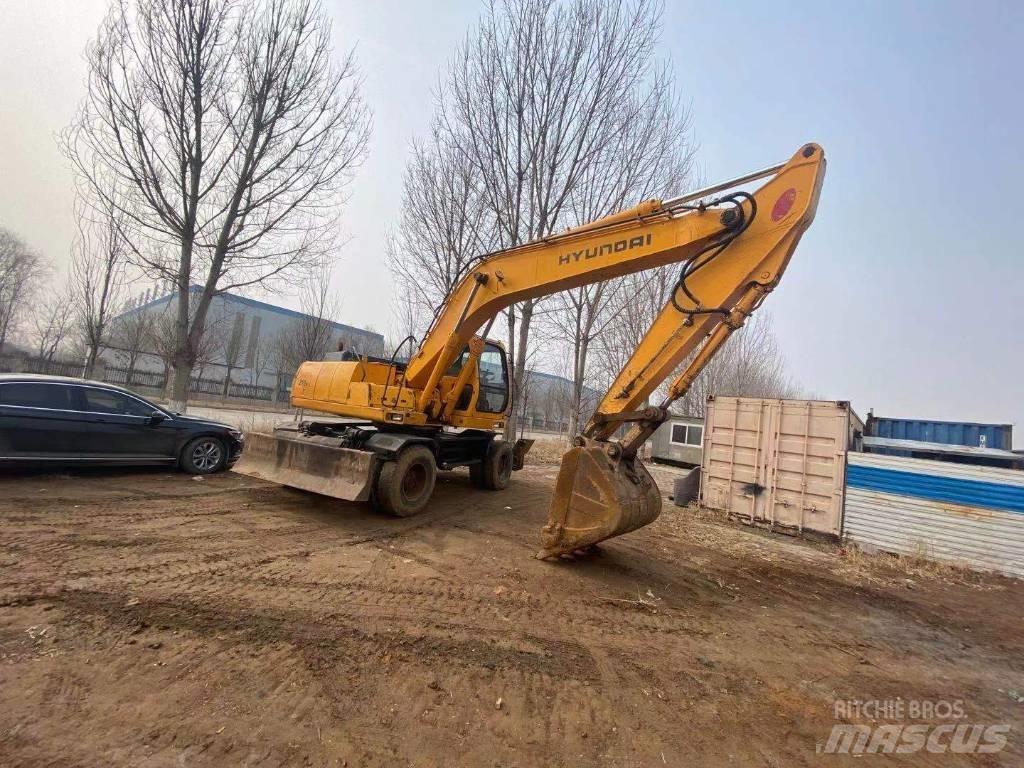 Hyundai R210WD Escavatori gommati