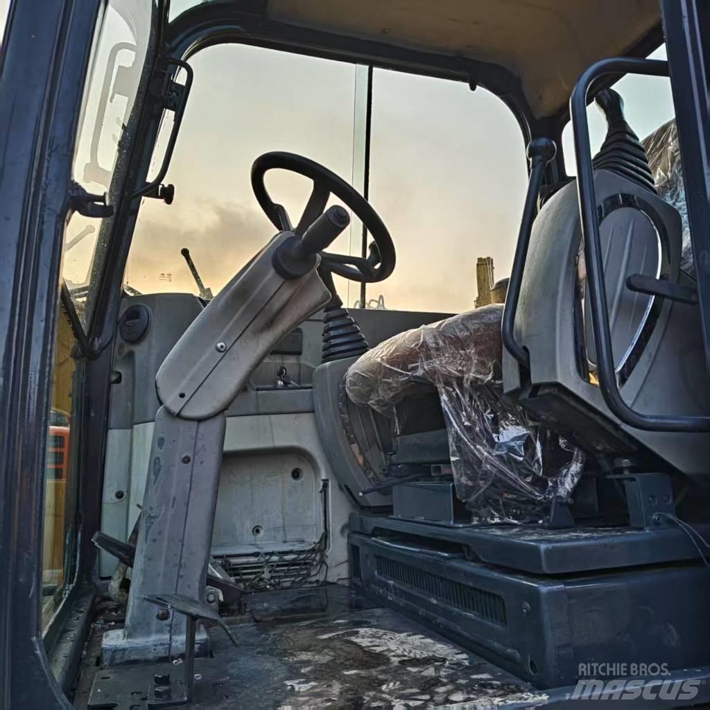 Hyundai 60 W Escavatori gommati