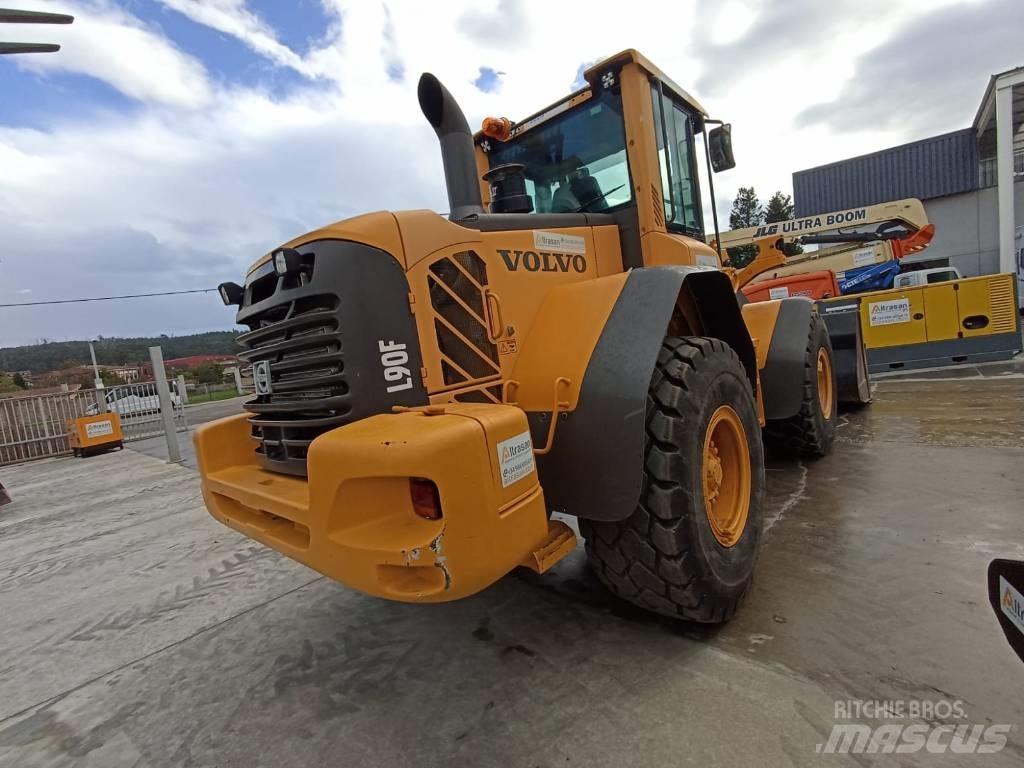 Volvo L 90 F Pale gommate