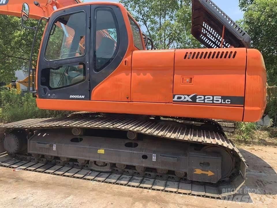 Doosan dx225 Escavatori cingolati