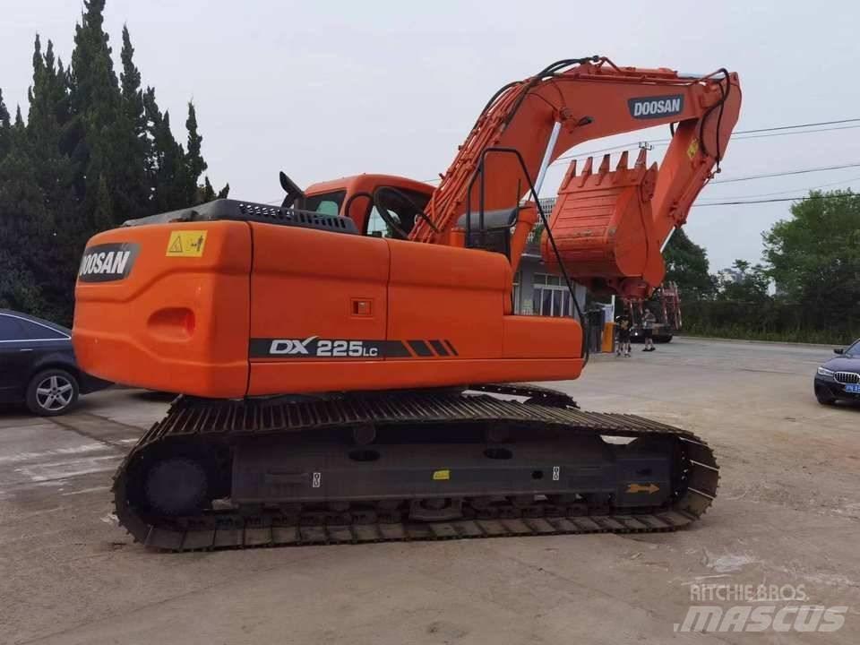 Doosan dx225 Escavatori cingolati