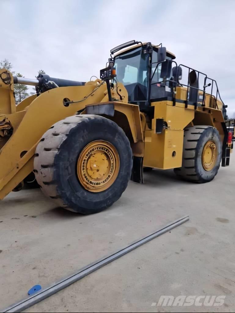 CAT 988K Pale gommate