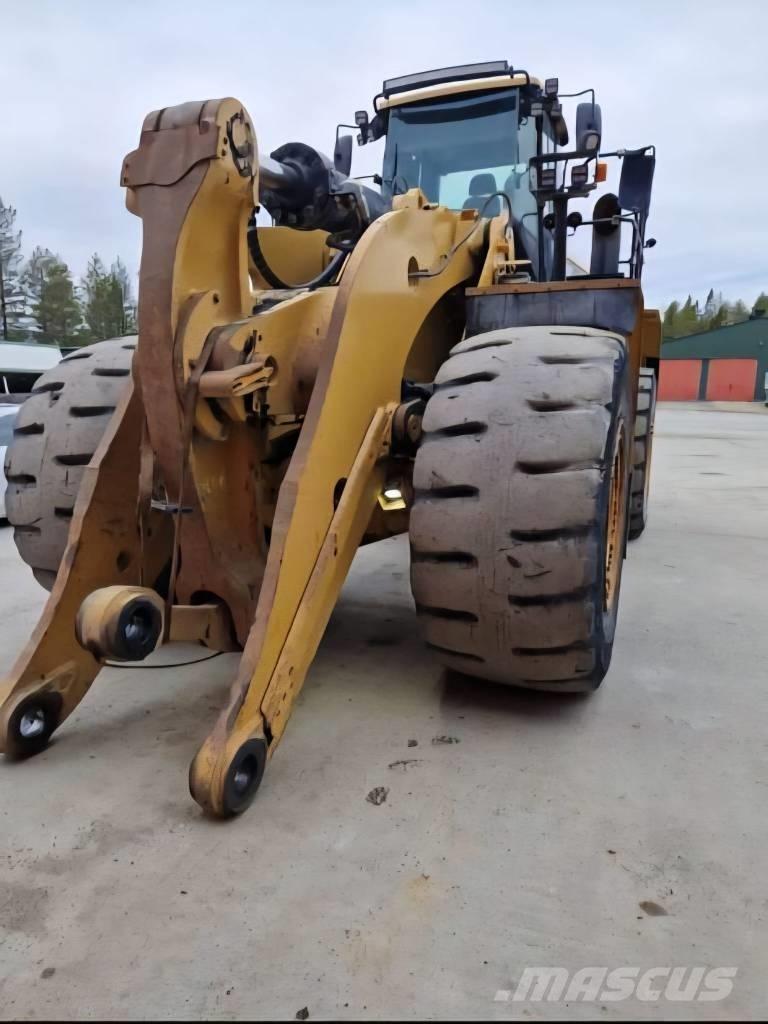 CAT 988K Pale gommate