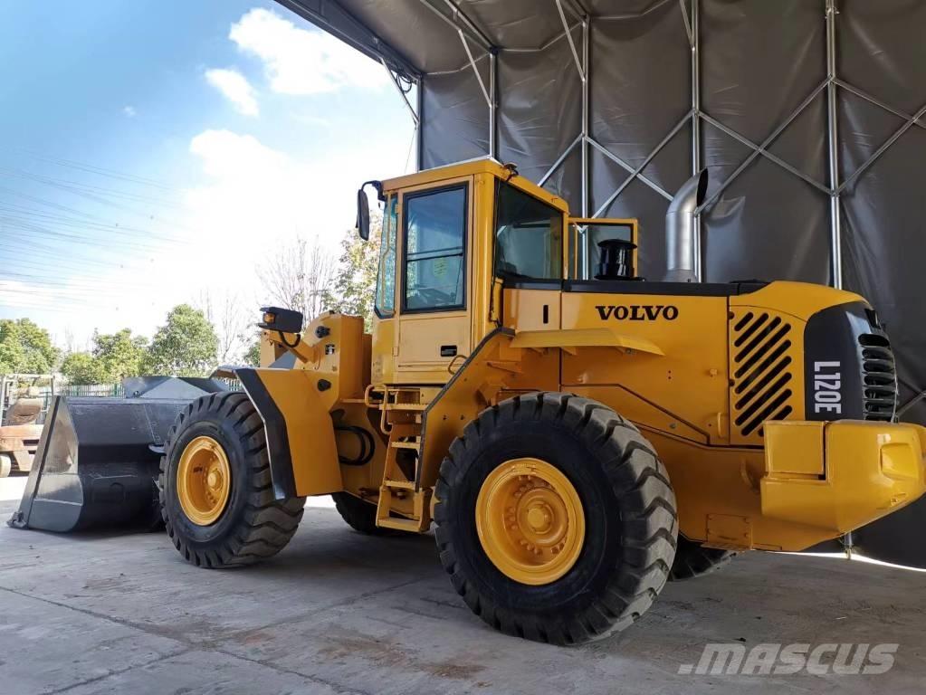 Volvo L 120 E Pale gommate