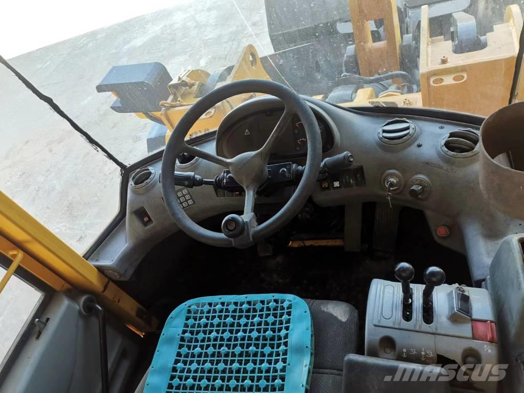 Volvo L 120 E Pale gommate