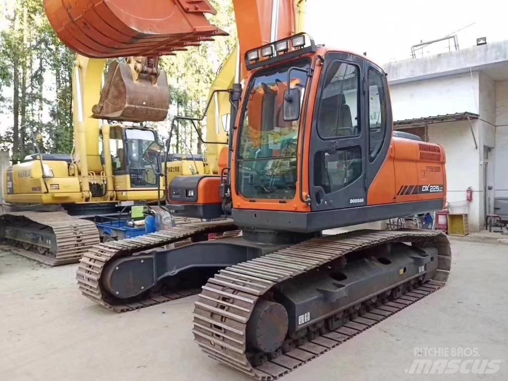 Doosan DX 225 LC Escavatori cingolati
