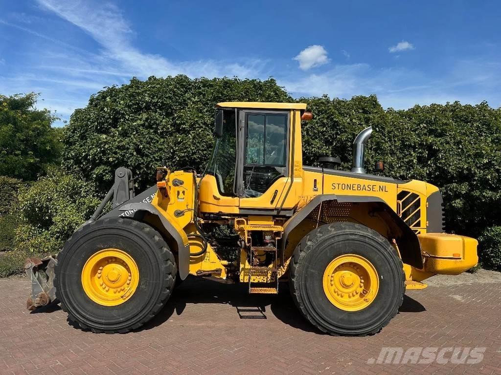 Volvo L120 F Pale gommate