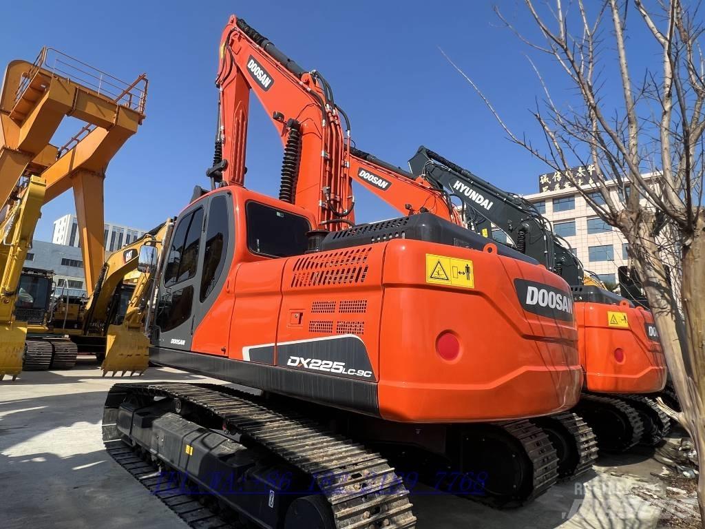 Doosan DX225 Escavatori cingolati