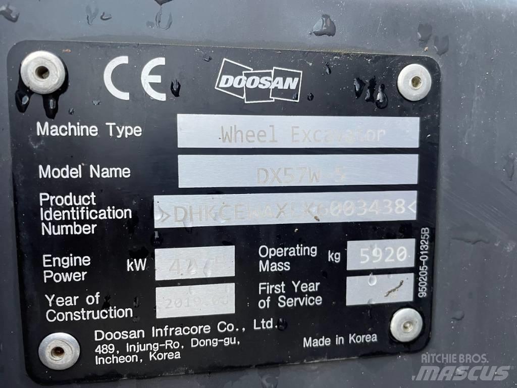 Doosan DX 57 W-5 Escavatori gommati