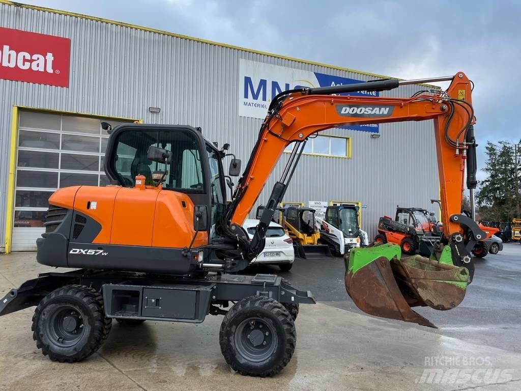 Doosan DX 57 W-5 Escavatori gommati
