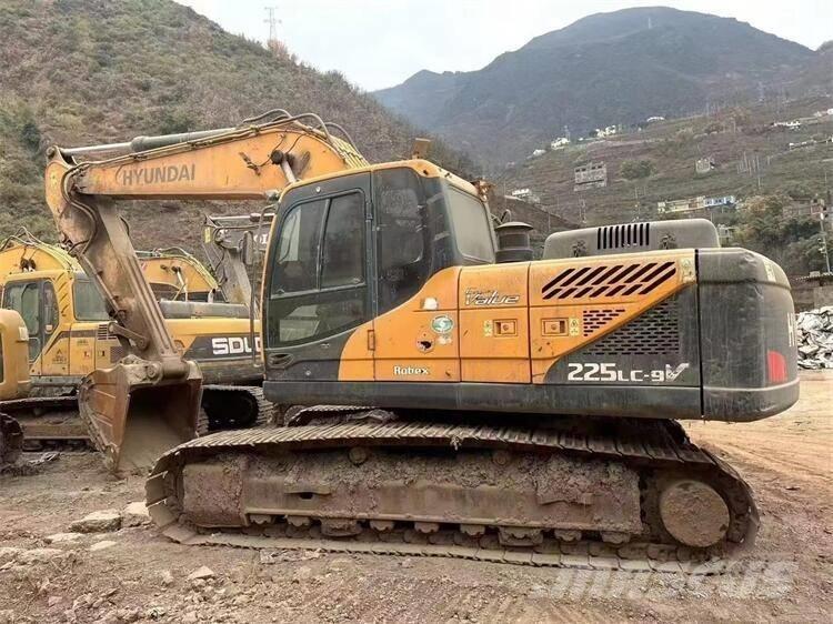Hyundai R215VS Escavatori gommati