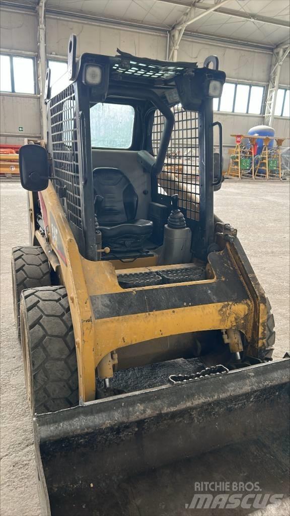 CAT 216 B Mini Pale Gommate