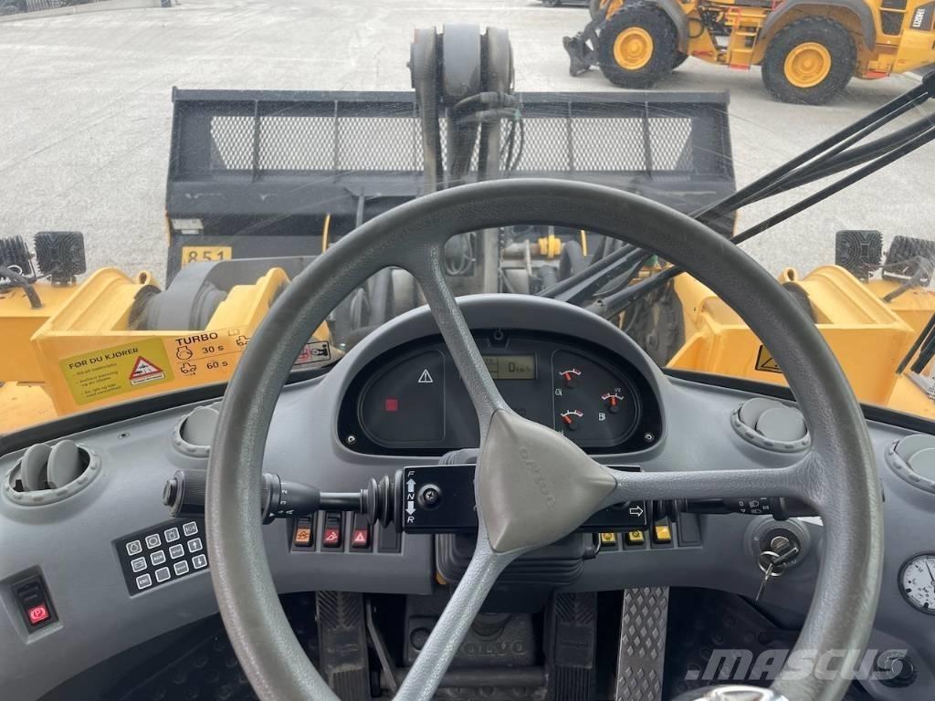 Volvo L 150 D Pale gommate