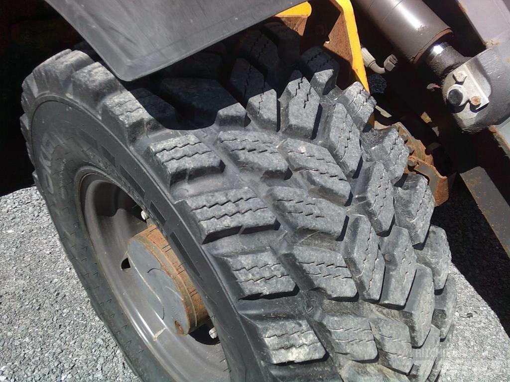 Mecalac AX 850 Pale gommate