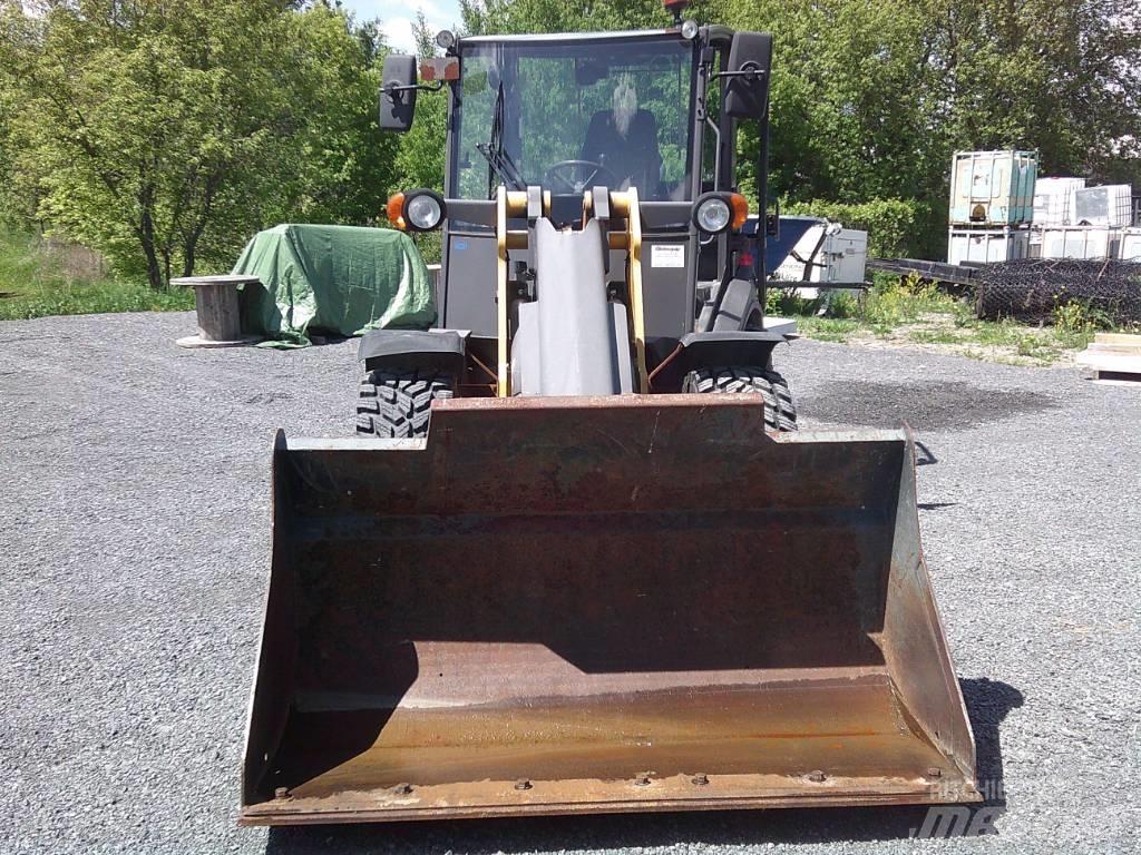 Mecalac AX 850 Pale gommate