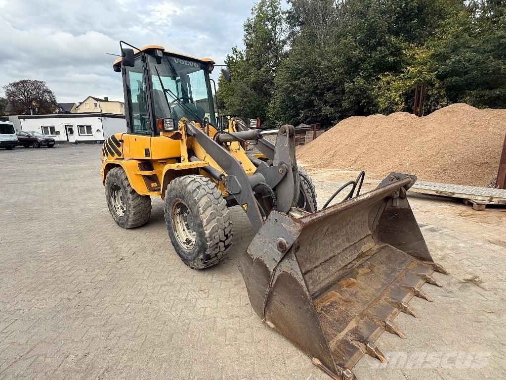 Volvo L 30 B Pro Pale gommate