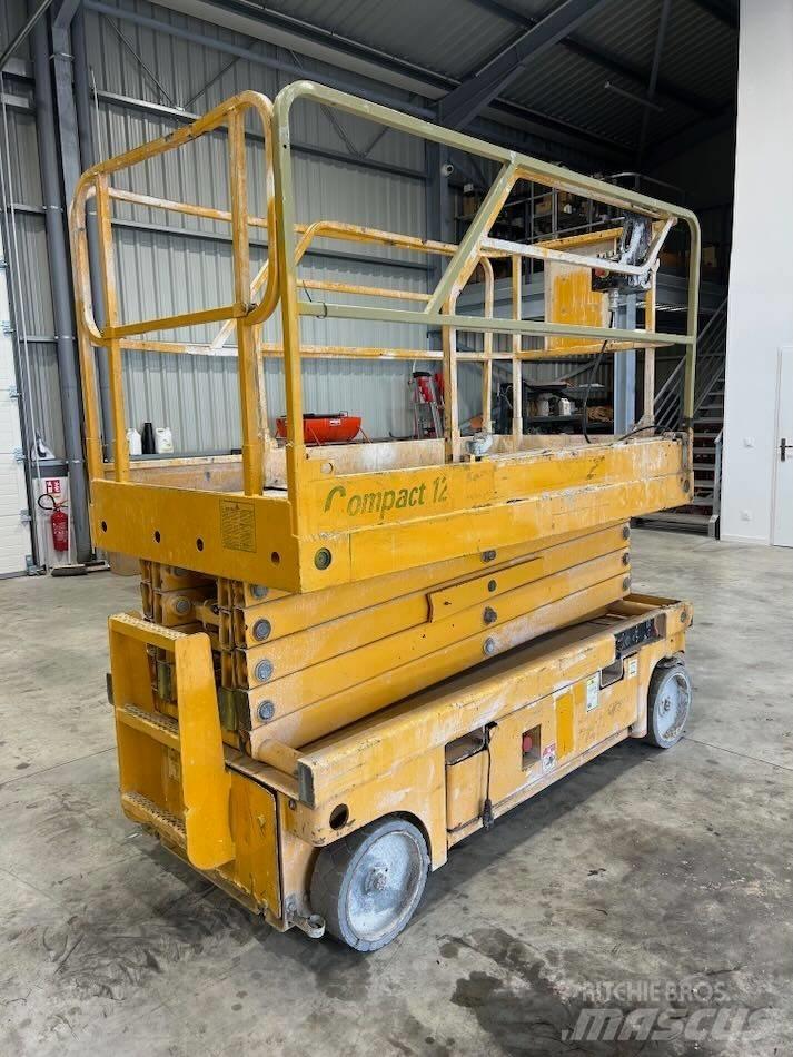 Haulotte Compact 12 Piattaforme a pantografo