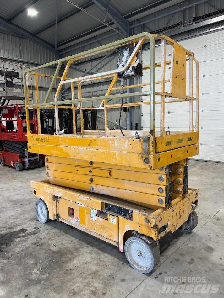 Haulotte Compact 12 Piattaforme a pantografo